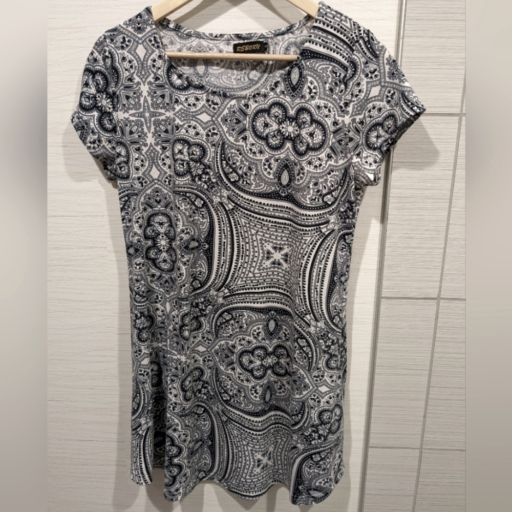 Tunic Dress with Arabesque design